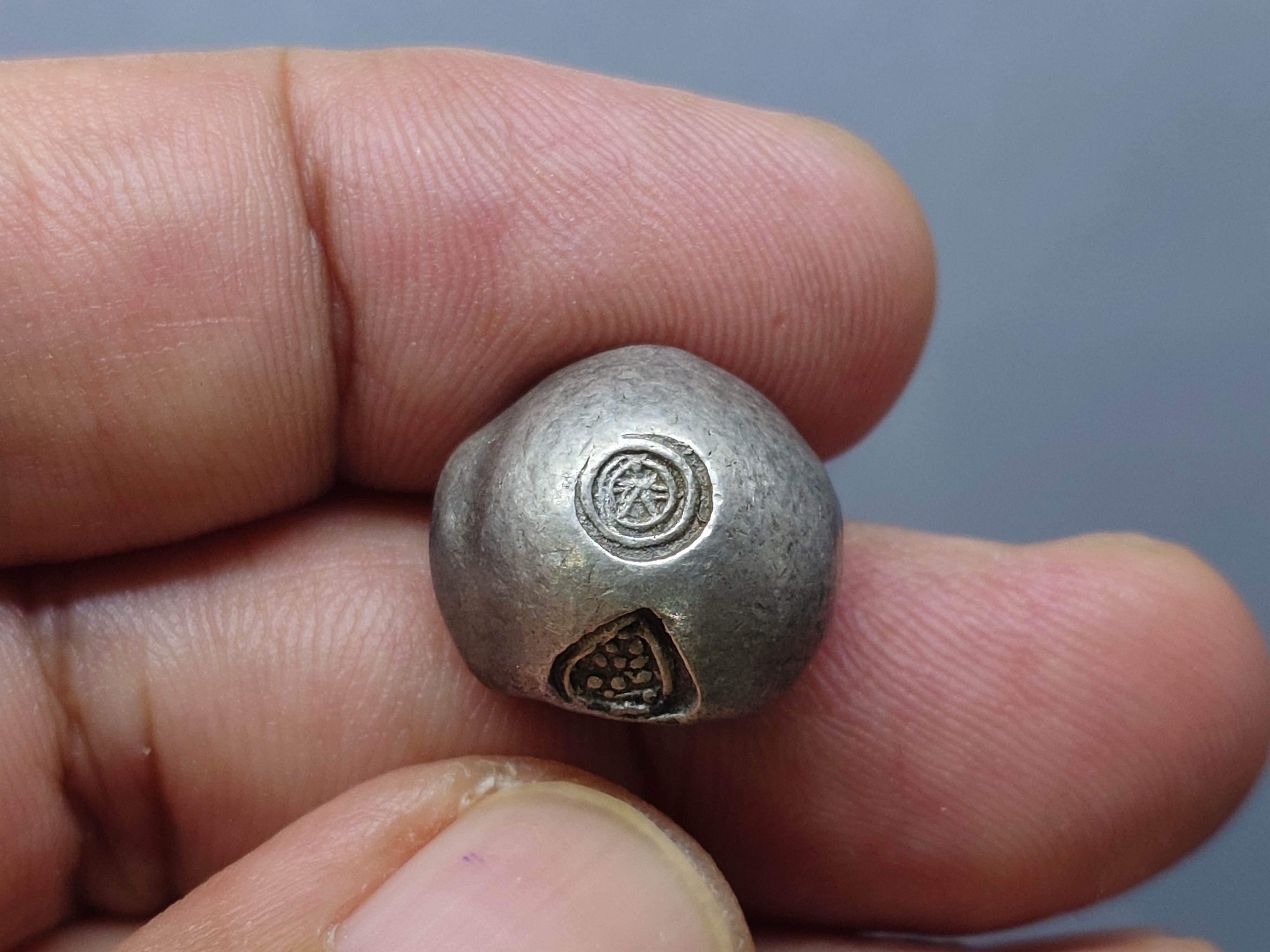 พดด้วง ขนาด 1 บาท อยุธยา ตราราชวัตร 9 จุด สภาพสวย