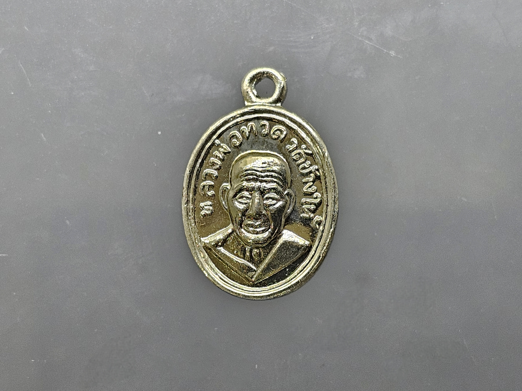 เหรียญเม็ดแตง หลวงปู่ทวด เหยียบน้ำทะเลจืด เนื้ออัลปาก้า รุ่น 100 ปี อาจารย์ทิม ปี 2555 แท้พร้อมตลับเดิม