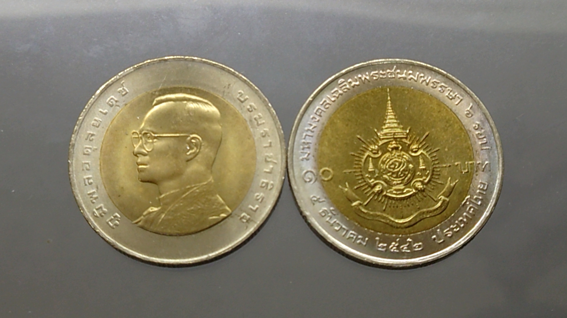เหรียญ 10 บาท สองสี เหรียญที่ระลึก 6 รอบ รัชกาลที่9 ร.9 ปี2542 ไม่ผ่านใช้งาน