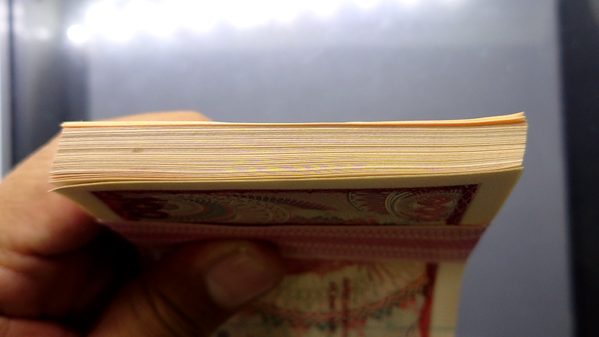 ธนบัตร 100 บาท ยกแหนบ 100 ใบ เรียงเลข แบบ 12 เลข 7 หลัก ร9 (ช้างแดง) พ.ศ.2521 ไม่ผ่านใช้