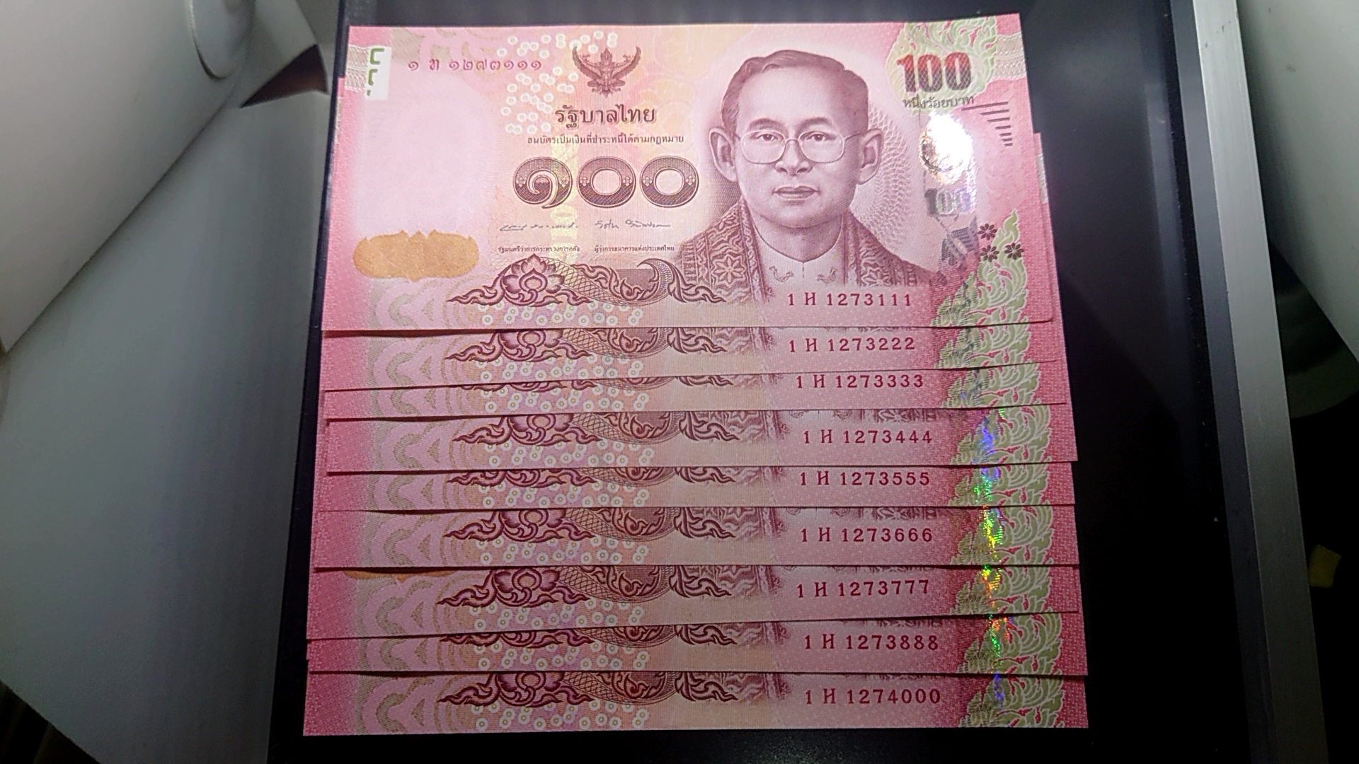 ธนบัตร 100 บาท แบบ 16 รัชกาลที่9 เลขตองท้าย 000-999พ.ศ.2558 ไม่ผ่านใช้ (ราคาต่อ 1 ใบ)