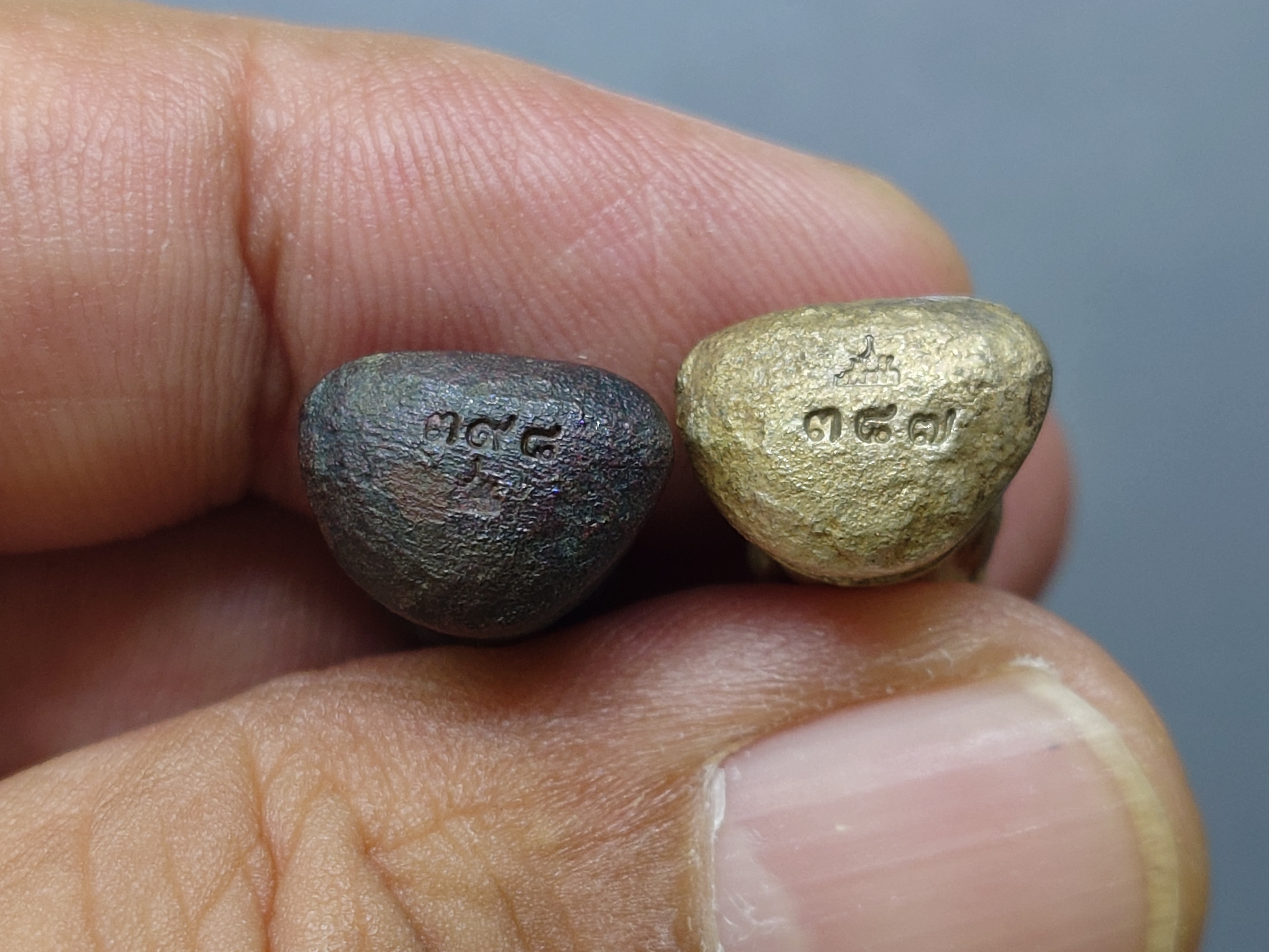 หลวงปู่ทวด รูปหล่อโบราณ พิมพ์เบ้าทุบ เล็ก รุ่นแรก เนื้อเงิน-นวะ พิธีพุทธาภิเษก วัดประสาทบุญญาวาส กทม. ปี2540 พร้อมกล่องเดิม