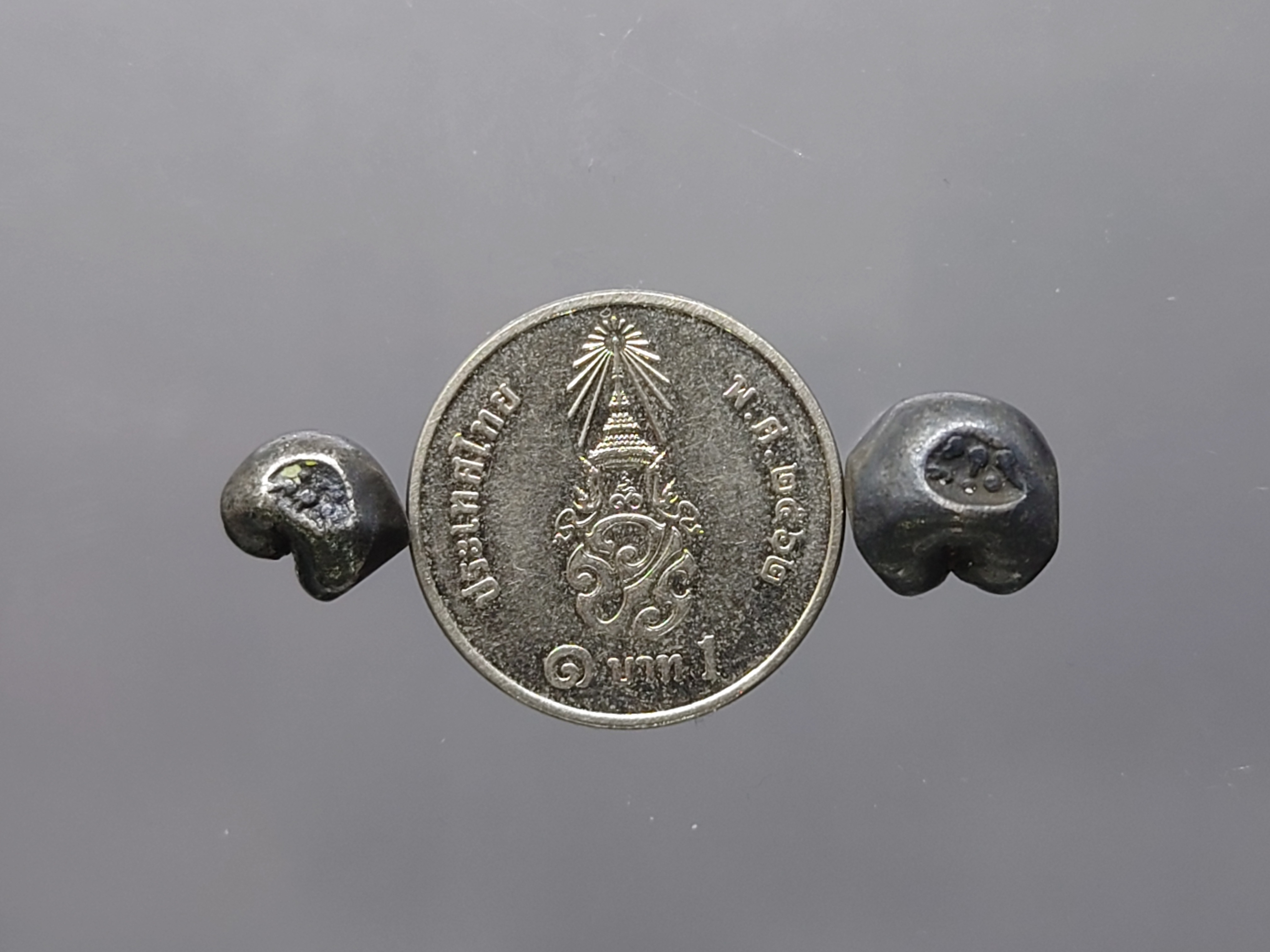 พดด้วงรัตน ขนาด สลึง และ เฟื้อง ตรารวงผึ้ง รัชกาลที่ 3 ขนาดหายาก