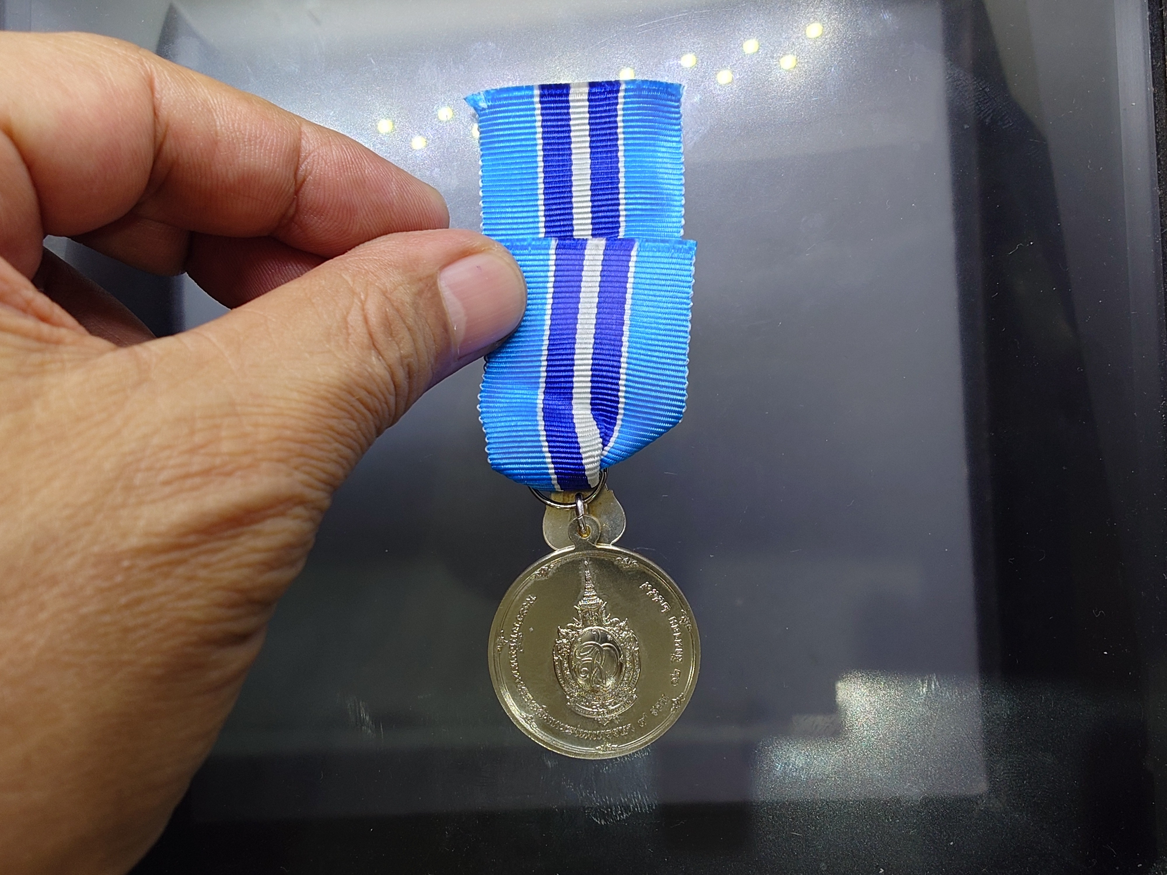 เหรียญที่ระลึกประดับแพรแถบ เฉลิมพระเกียรติสมเด็จพระนางเจ้าสิริกิติ์ ราชินี (พระพันปีหลวง) ครบ 7 รอบ ปี2559 แบบผู้ชาย