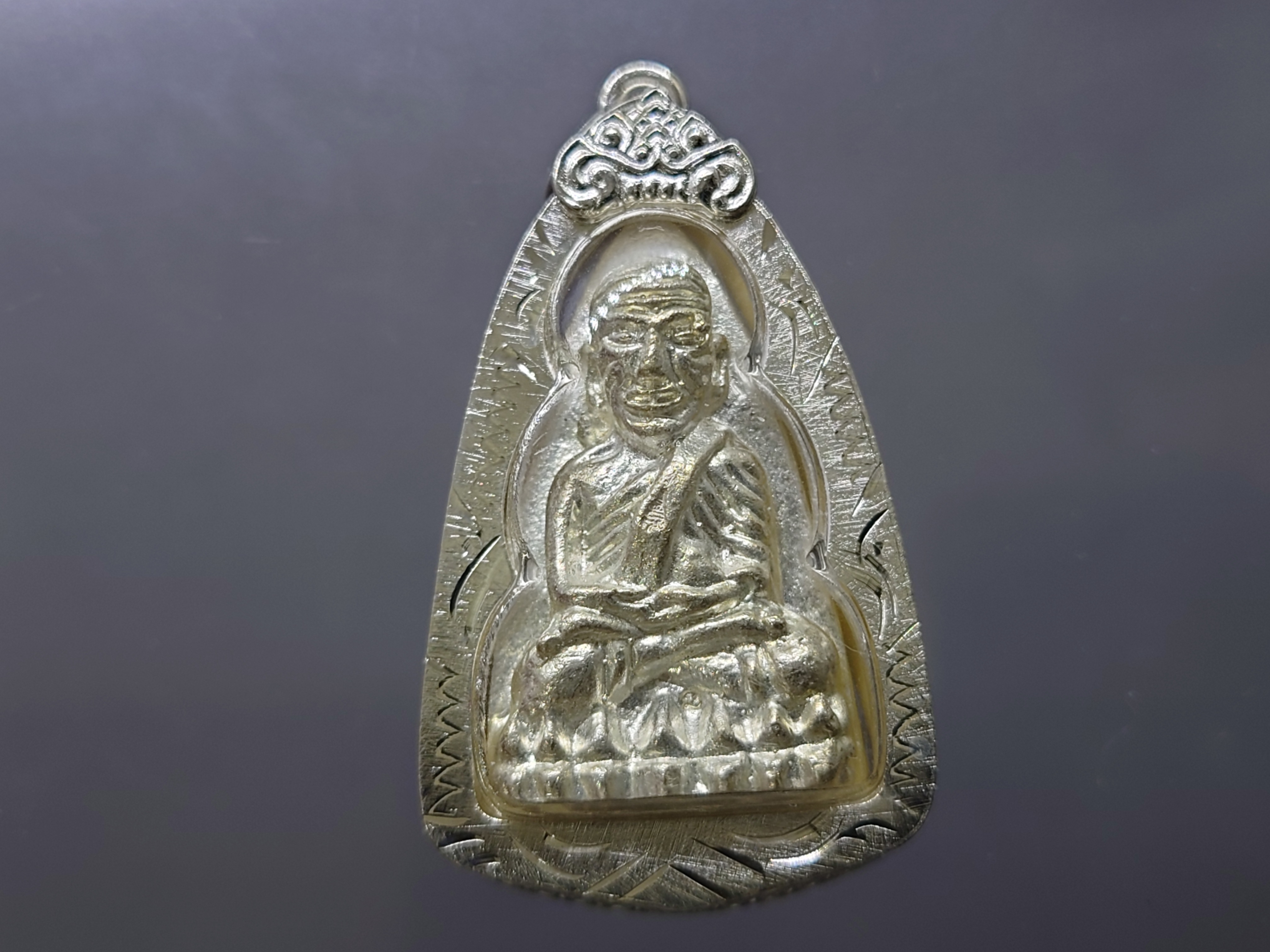 หลวงปู่ทวด วัดช้างให้ พิมพ์ 2 หน้า 87 พรรษา ญสส วัดบวรนิเวศวิหาร เนื้อพรายเงิน เลี่ยมกรอบไมครอนเงินพร้อมใช้ ปี2543 ตลับเดิม