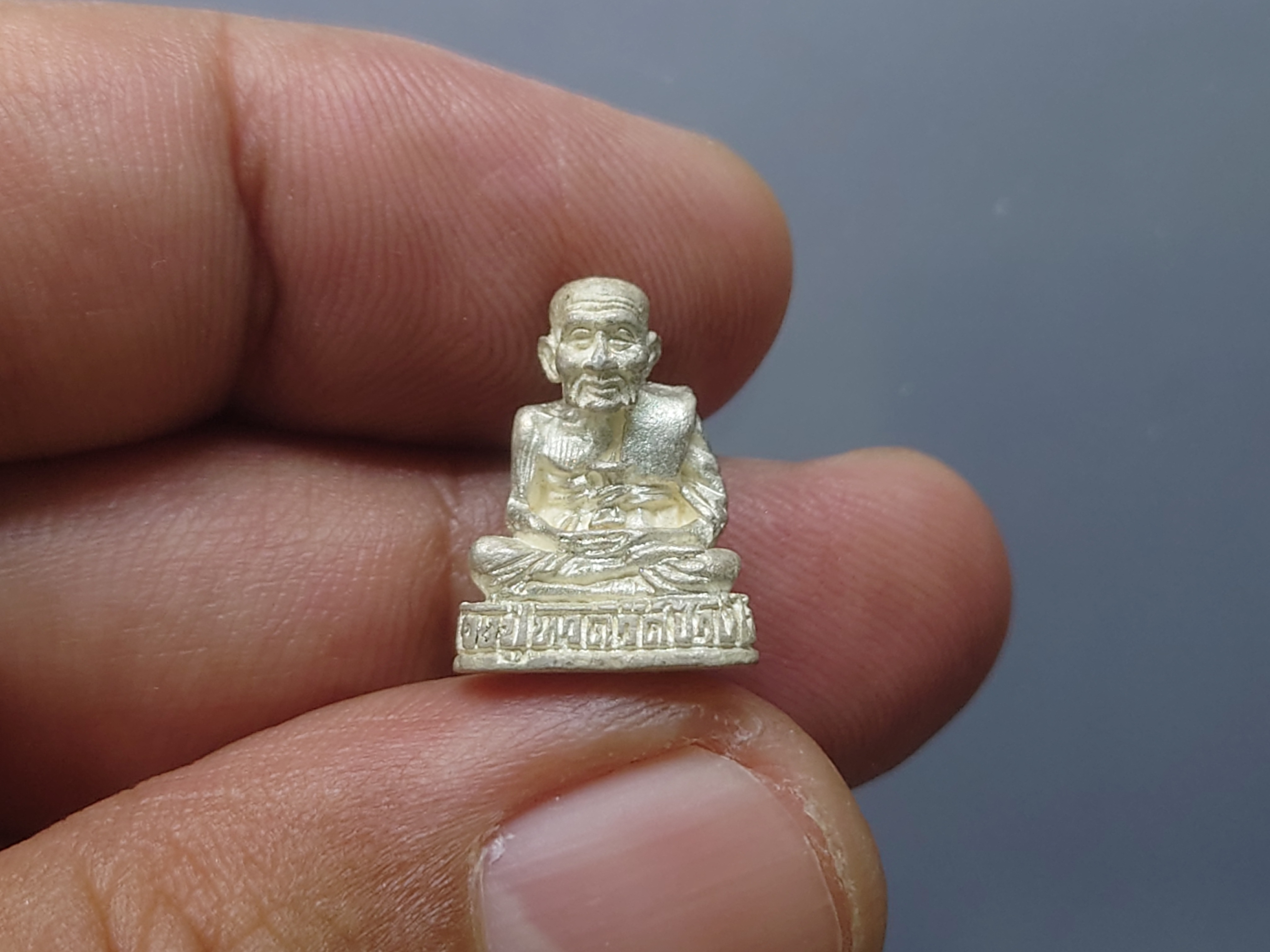 หลวงปู่ทวด ลอยองค์ เนื้อเงิน เล็ก-ใหญ่ รุ่นกาญจนาภิเษกครองราชครบ ๕๐ ปี วัดบวรนิเวศวิหาร พ.ศ.2539 พร้อมตลับเดิม