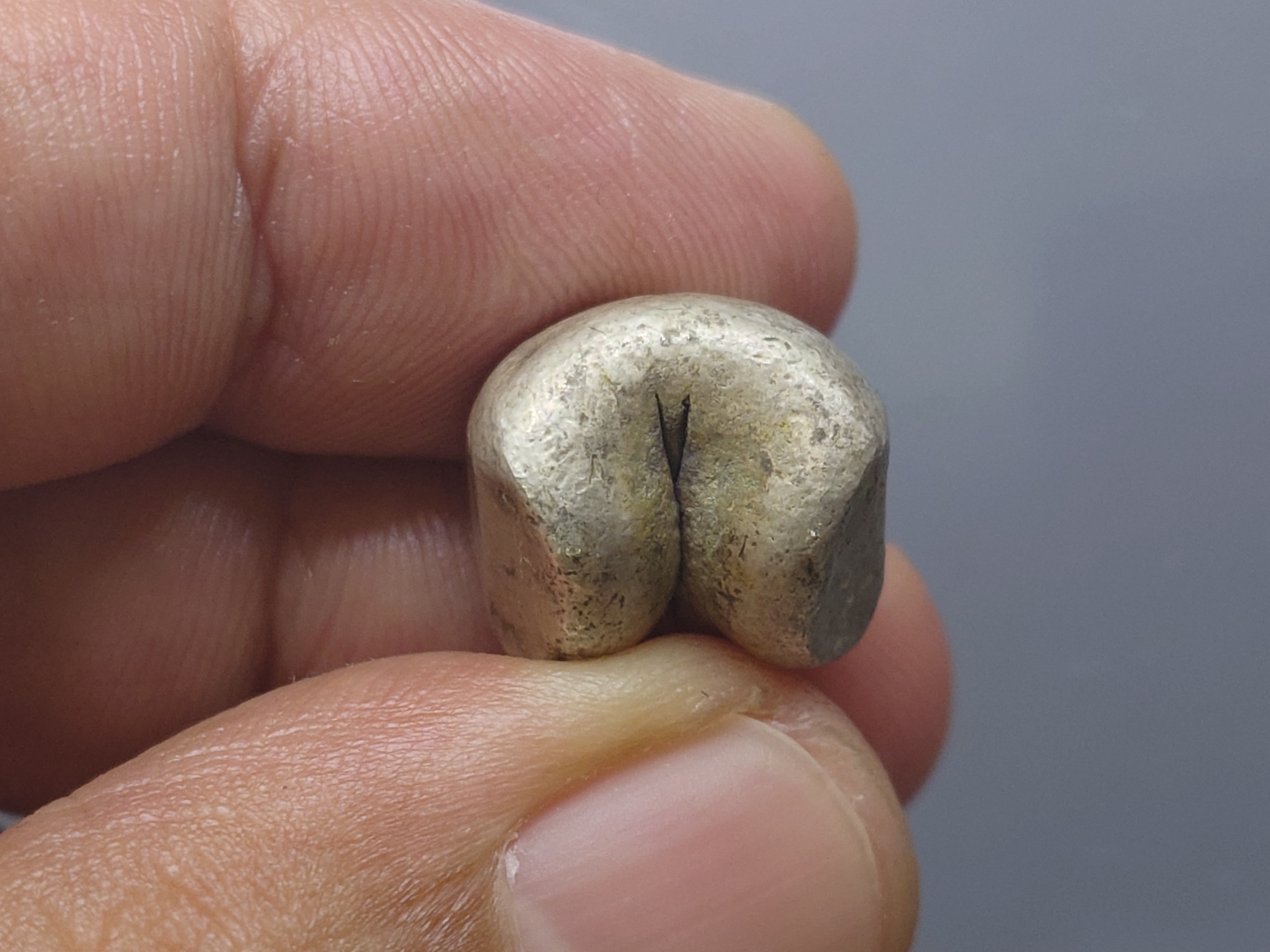 พดด้วง ขนาด 1 บาท ตรามงกุฎ-กงจักร รัชการที่4