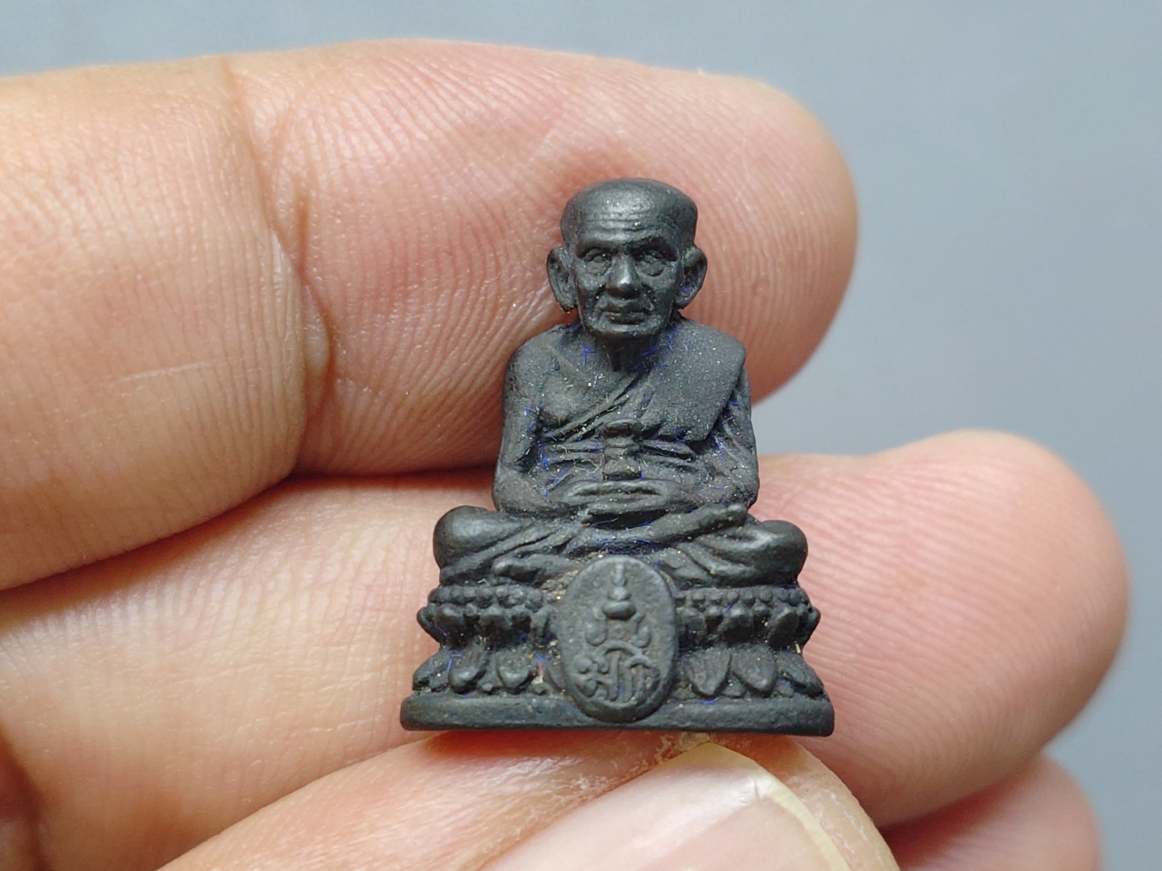 หลวงปู่ทวด กริ่ง ลอยองค์ เนื้อนวะโลหะ ที่ระลึกเฉลิมพระเกียรติ 50 พรรษา พระบรมโอรสาธิราชฯ พุทธาภิเษก ณ วัดพระศรีฯ 2544 พร้อมกล่องเดิม