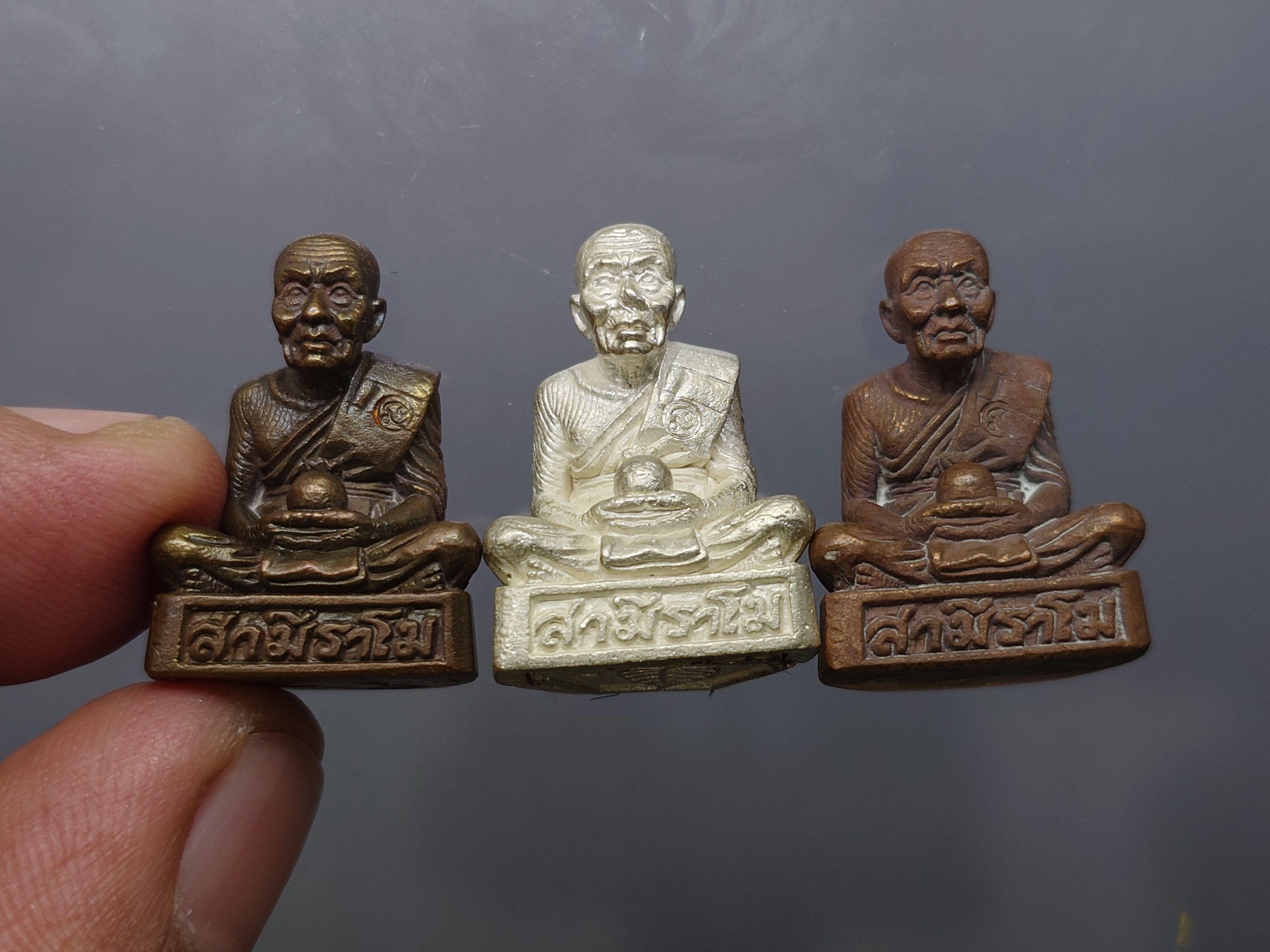 พระลอยองค์ หลวงปู่ทวด หลวงพ่อทวด เหยียบน้ำทะเลจืด รุ่นนำชัย ชุดกรรมการ (เนื้อเงิน นวะโลหะ ทองแดง) วัดช้างให้ จ.ปัตตานี ปี2556 พร้อมกล่องเดิม