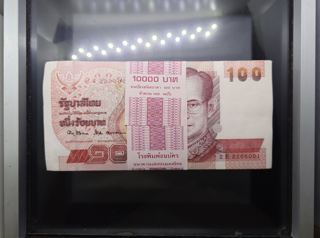 ธนบัตร 100 บาท แบบ 14 (ยกแหนบ 100 ใบ) เรียงเลข หลังโรงเรียนเลิก รัชกาลที่9 ปี ไม่ผ่านใช้ สภาพสวย