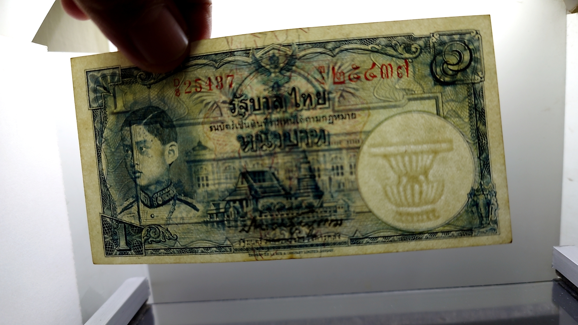 ธนบัตร 1 บาท แบบ 4 รุ่น 2 พิมพ์โทมัส เลขแดง ลายน้ำพาน สมัย รัชกาลที่8 ปี2482 ผ่านใช้ สภาพสวย