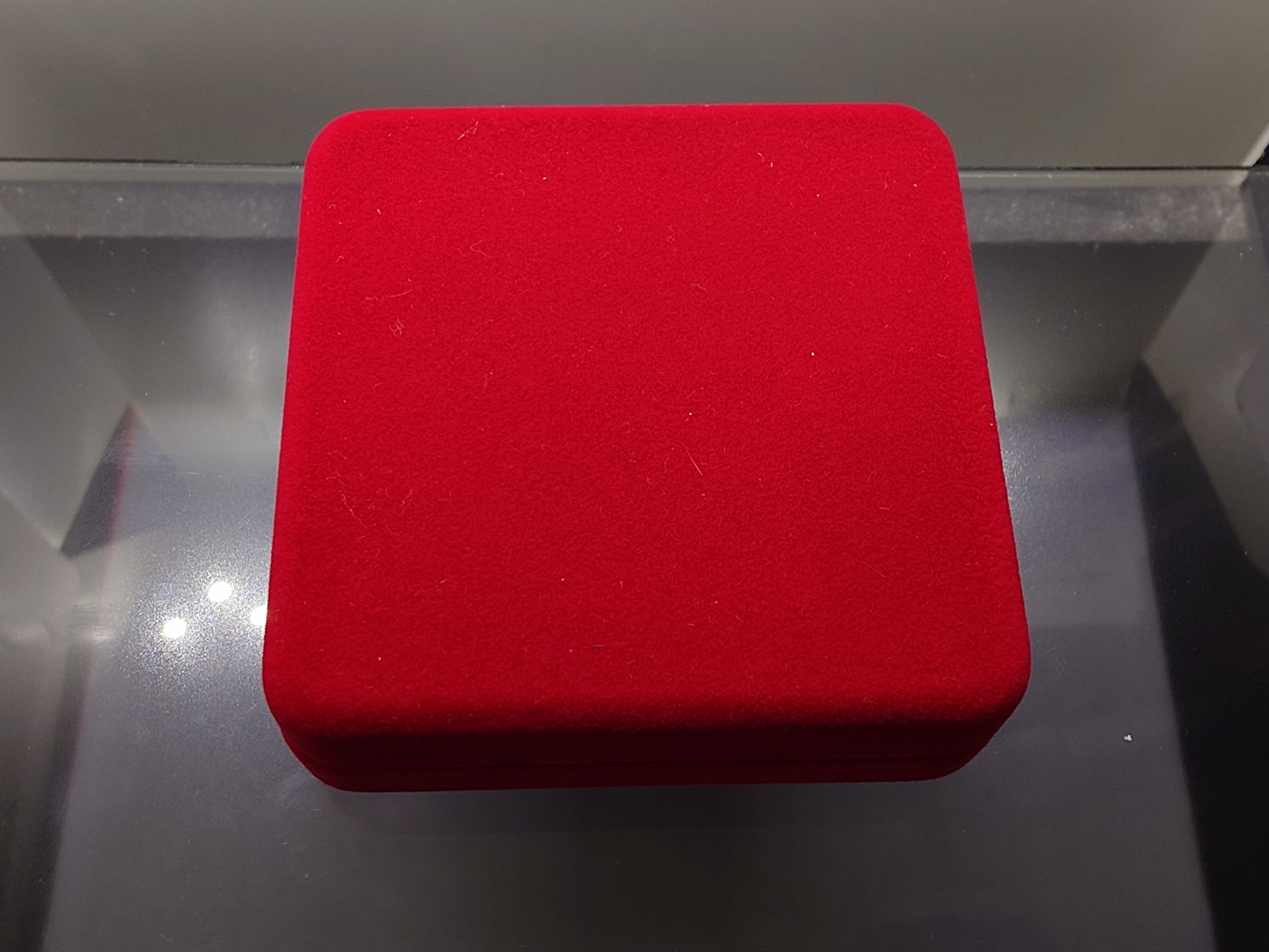 เหรียญหลวงปู่ทวด รุ่นอภิเมตรา มหาโพธิสัตว์ พิมพ์ใหญ่ เนื้อทองระฆัง ควบคุมออกแบบโดย อ.เฉลิมชัย โค๊ท ๑๘๙ พ.ศ.2558 พร้อมกล่องเดิม