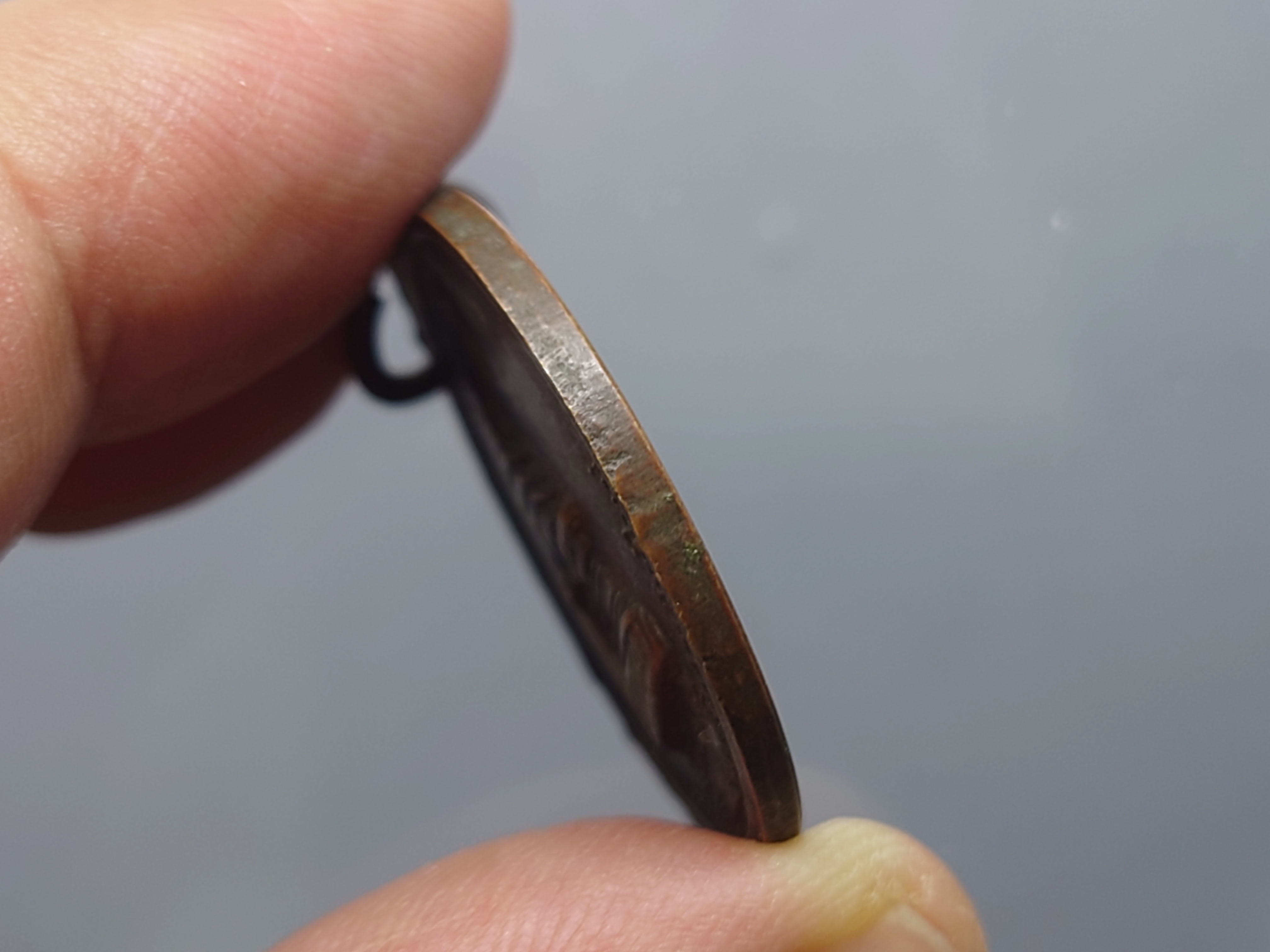 เหรียญครูบาศรีวิชัย วัดพระธาตุดอยสุเทพฯ เนื้อทองแดง (หลวงปู่โต๊ะ หลวงปู่แหวน ร่วมปลุกเสก) ปี 2515