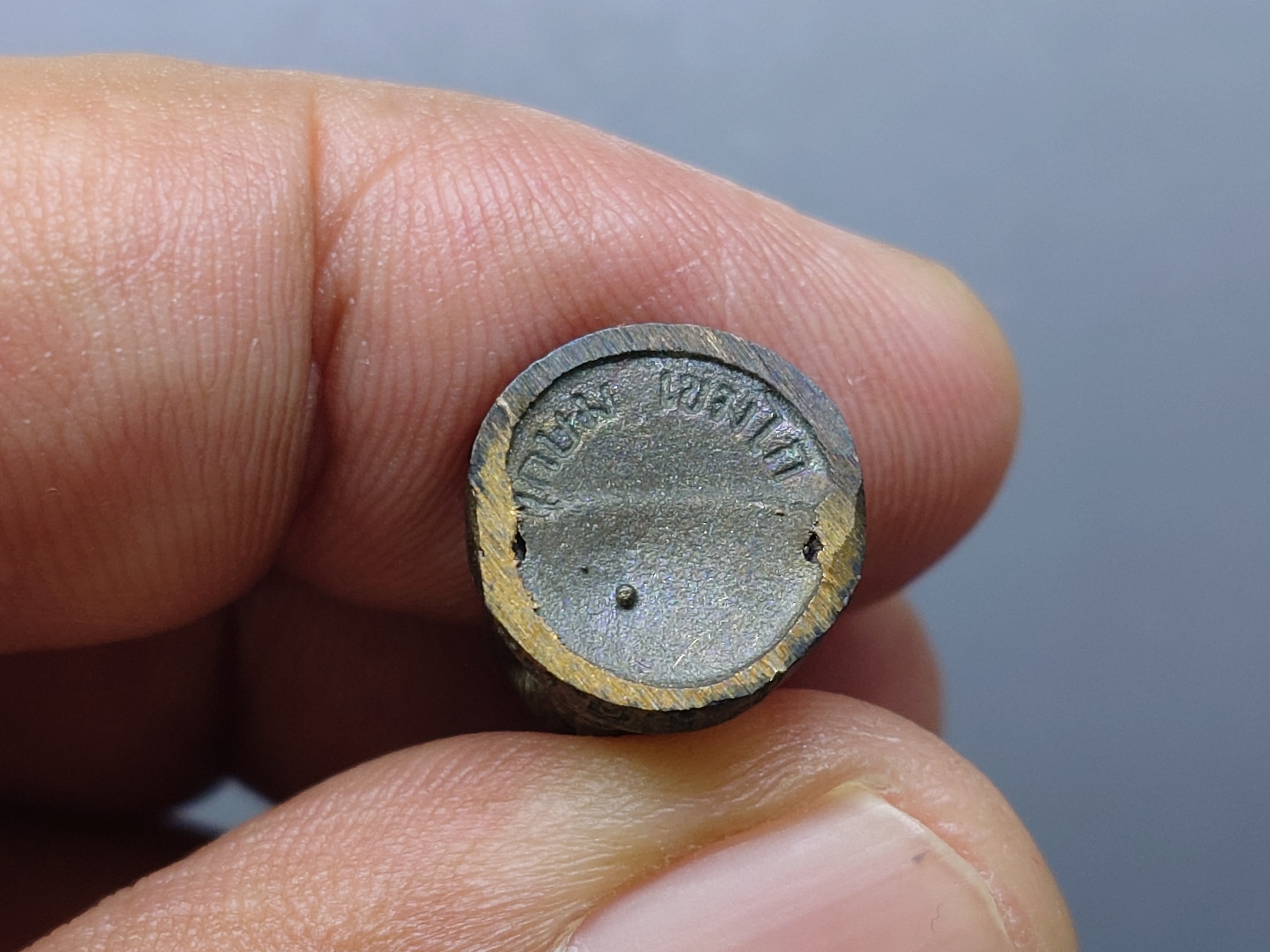 หลวงพ่อเกษม เขมโก ลอยองค์ เนื้อนวะโลหะ อธิษฐานจิตปลุกเสกโดย หลวงพ่อเกษม เขมโก สำนักสุสานไตรลักษณ์ ลำปาง ปี2537 ตลับเดิม