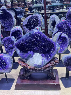 หินเสริมพลังฮวงจุ้ย ก้อนหินอัญมณีคริสตัลอเมทิสต์