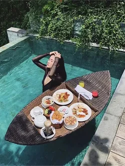 Hotel Coffee Color Ship Rattan Floating Breakfast Tray For Swimming Pool Floating Pool Tray For Food And Drinks Serving Trays