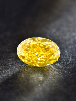 เพชรสีเหลืองทรงรี Oval cut