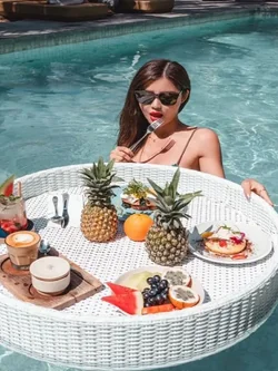 Rattan round Floating Breakfast Water Basket Swimming pool floating tray for Outdoor Dining Hotel Poolside Afternoon Tea Plate