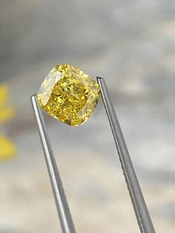 เพชรสีเหลืองทรงคูชัน Cushion cut