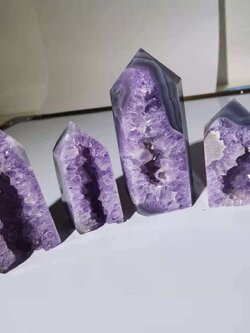 ฮวงจุ้ยเสาหลักมั่นคงหินอัญมณีอเมทิสต์สีม่วง