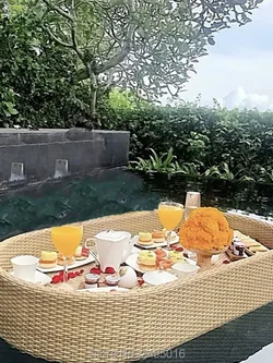 Successor Modern Floating Breakfast Tray Hotel Water Rattan Floating Open Air Pool Afternoon Tea Tray Oval Woven Rattan Basket
