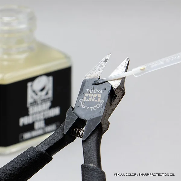 Skull Color 100.213 Sharp Protection Oil 40 ml Auxiliary 8853100902130 (สี) Skull Color 100.213 Sharp Protection Oil 40 ml Auxiliary 8853100902130 (สี)