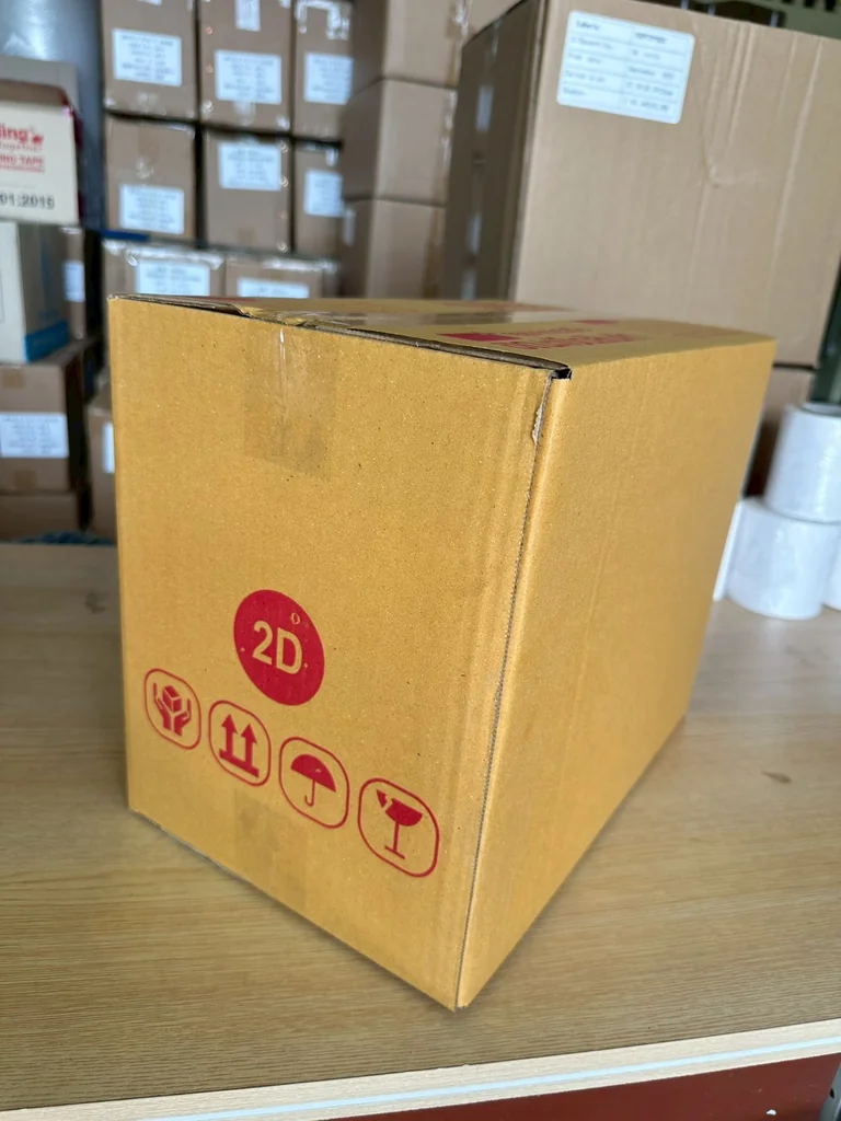 กล่องไปรษณีย์ กล่อง 2D 22 x 35 x 28 cm3 (1 มัด 20 ใบ) กล่องไปรษณีย์ กล่อง 2D 22 x 35 x 28 cm3 (1 มัด 20 ใบ)