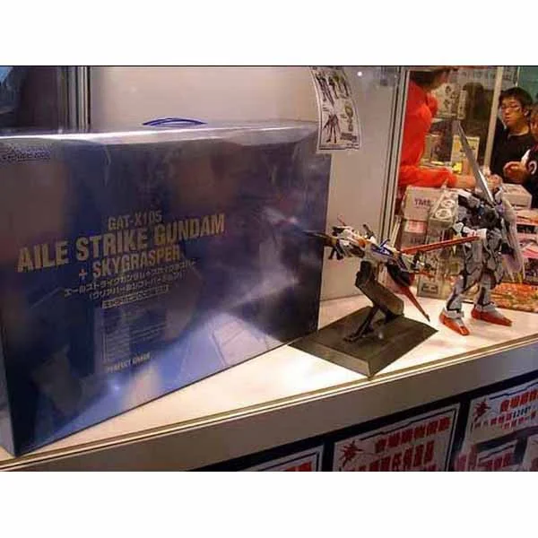 Bandai PG Aile Strike Gundam + Skygrasper Clear Pearl Ver. (C3 2006 Limited) 4543112631120 (Plastic Model) Bandai PG Aile Strike Gundam + Skygrasper Clear Pearl Ver. (C3 2006 Limited) 4543112631120 (Plastic Model)