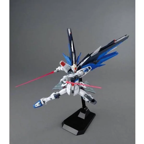 Bandai MG Freedom Gundam Ver 2.0 4573102616111 (Plastic Model) Bandai MG Freedom Gundam Ver 2.0 4573102616111 (Plastic Model)