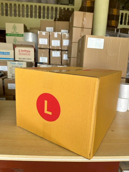 กล่องไปรษณีย์ กล่อง L 40 x 50 x 30 cm3 (1 มัด 10 ใบ) image 1 กล่องไปรษณีย์ กล่อง L 40 x 50 x 30 cm3 (1 มัด 10 ใบ) image 1