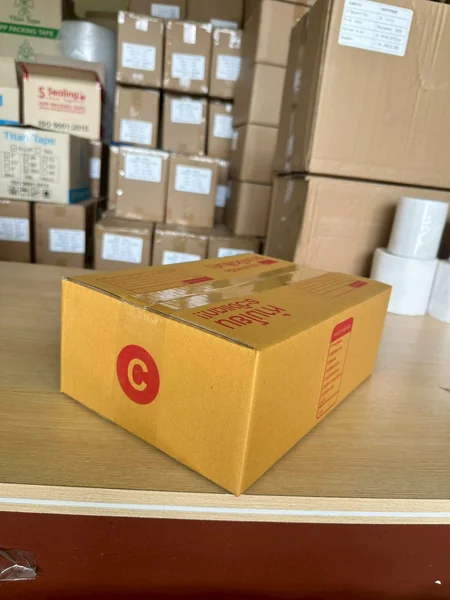 กล่องไปรษณีย์ กล่อง C 20 x 30 x 11 cm3 (1 มัด 20 ใบ) image 1 กล่องไปรษณีย์ กล่อง C 20 x 30 x 11 cm3 (1 มัด 20 ใบ) image 1
