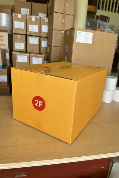 กล่องไปรษณีย์ กล่อง 2F 31 x 36 x 18 cm3 (1 มัด 10 ใบ) image 1 กล่องไปรษณีย์ กล่อง 2F 31 x 36 x 18 cm3 (1 มัด 10 ใบ) image 1