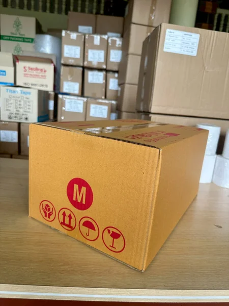 กล่องไปรษณีย์ กล่อง M 27 x 43 x 20 cm3 (1 มัด 10 ใบ) image 1 กล่องไปรษณีย์ กล่อง M 27 x 43 x 20 cm3 (1 มัด 10 ใบ) image 1