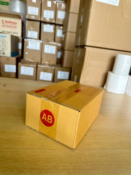 กล่องไปรษณีย์ กล่อง AB 14 x 20 x 9 cm3 (1 มัด 20 ใบ) image 1 กล่องไปรษณีย์ กล่อง AB 14 x 20 x 9 cm3 (1 มัด 20 ใบ) image 1